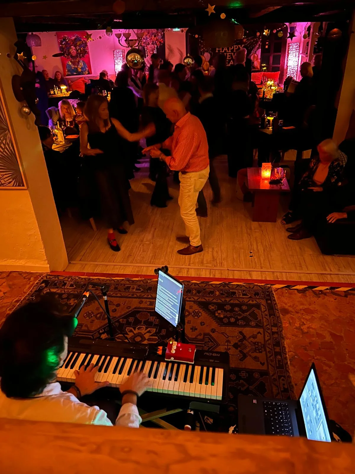 Live Music and Dancing at El Momento Restaurant Jávea