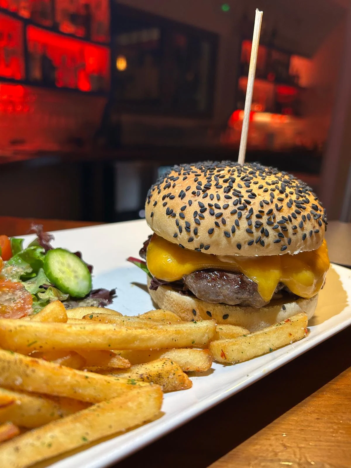 Gourmet Beef Burger with Cheddar and Black Sesame Bun - El Momento Jávea